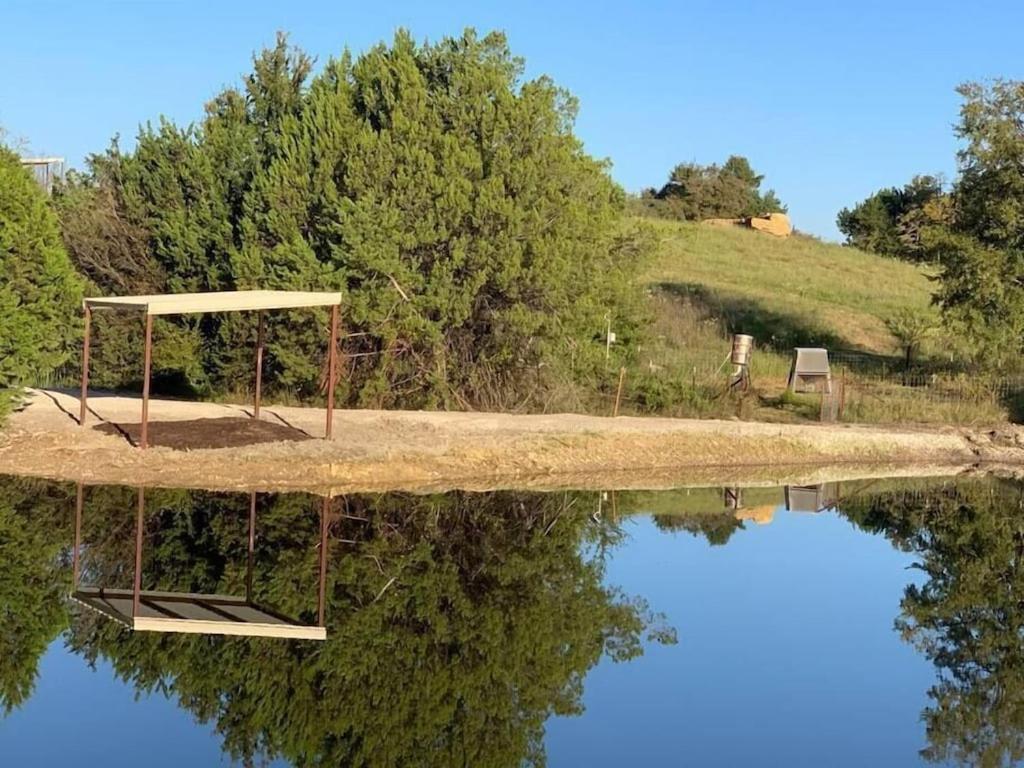 Reflection Cabin On Lake Godstone Villa Jacksboro Exterior photo