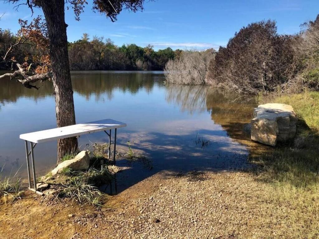 Reflection Cabin On Lake Godstone Villa Jacksboro Exterior photo