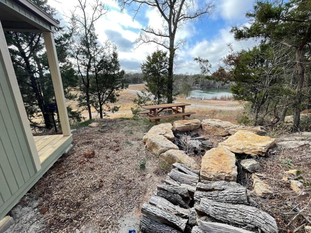 Reflection Cabin On Lake Godstone Villa Jacksboro Exterior photo