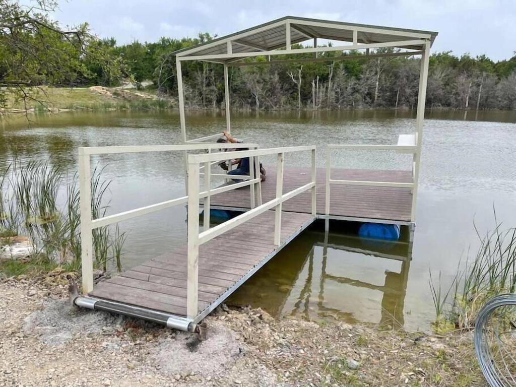 Reflection Cabin On Lake Godstone Villa Jacksboro Exterior photo